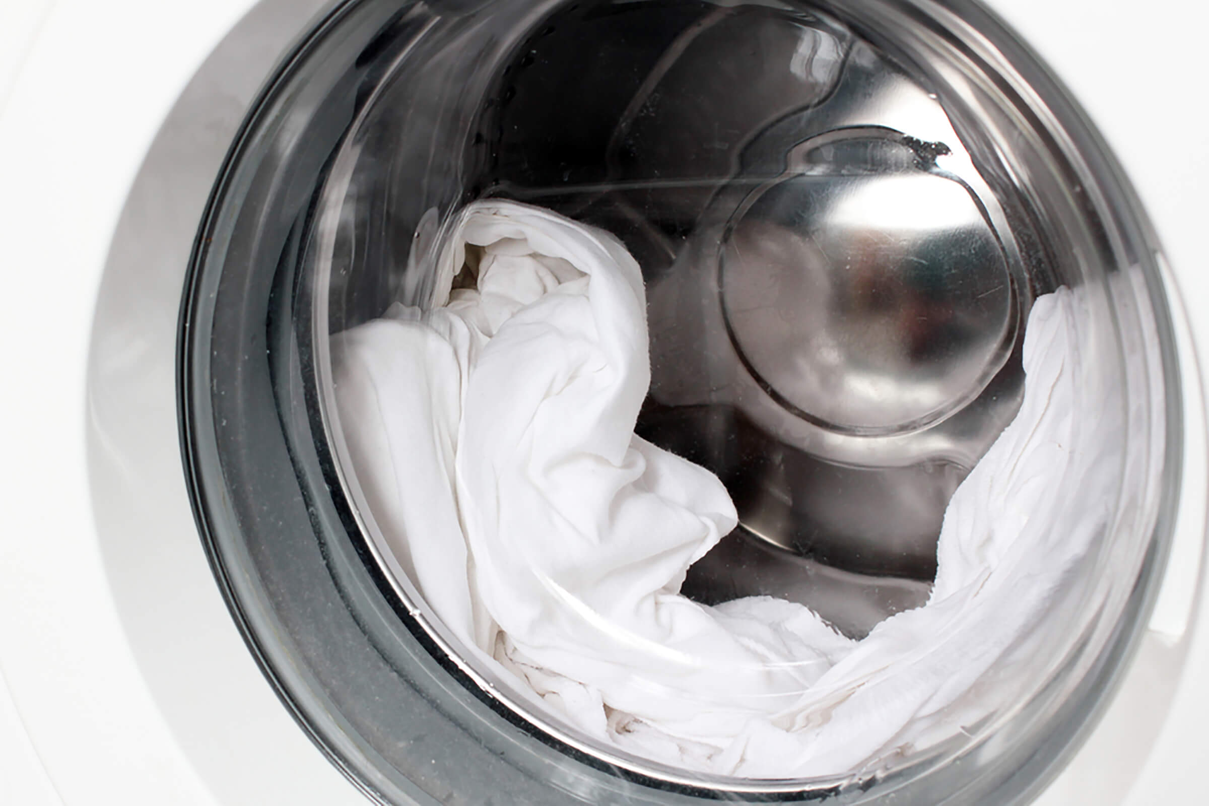 Что делать, если в барабане стиральной машины остался запах уайт спирита